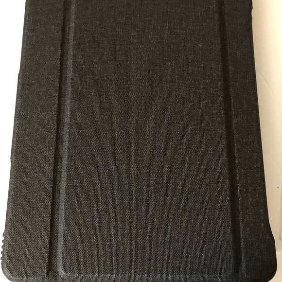 iPad case with Bluetooth keyboard. - Picture 5 of 5